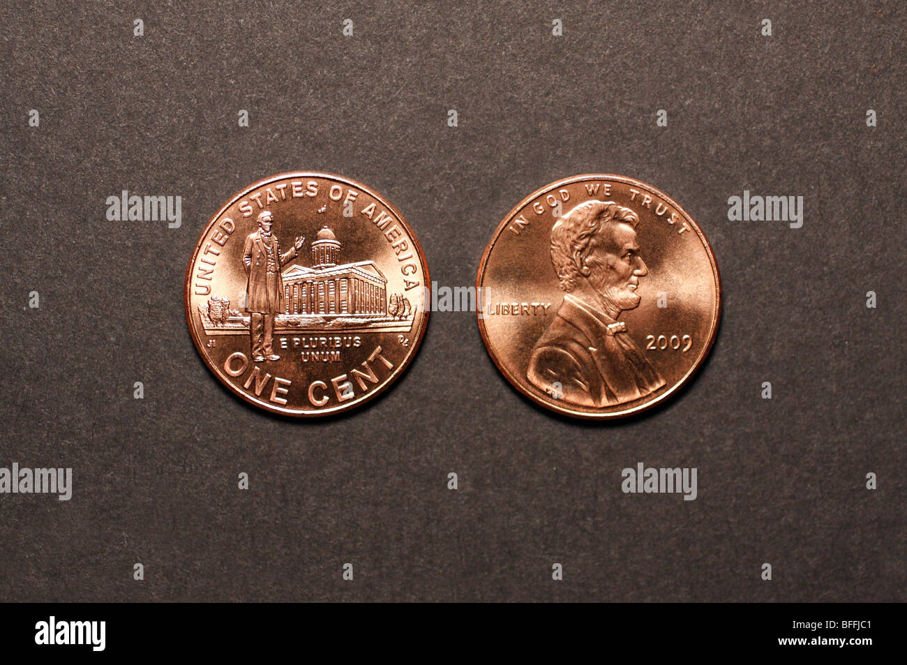 2009 US-Cent (Vorderseite & Reverse) Abraham Lincoln stehend durch die Illinois State House auf Rückseite. Stockfoto