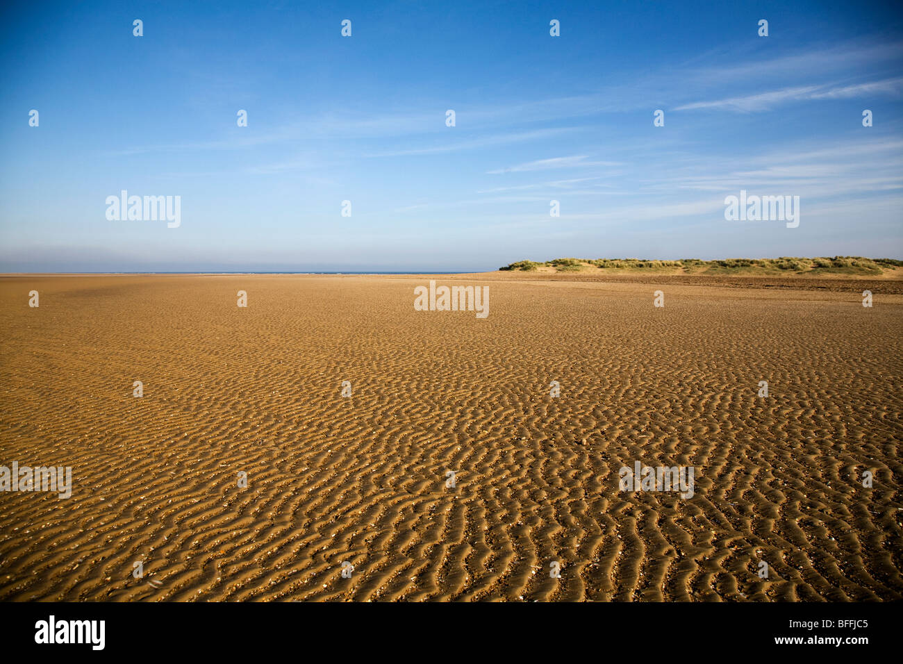 Wellen im Sand Stockfoto