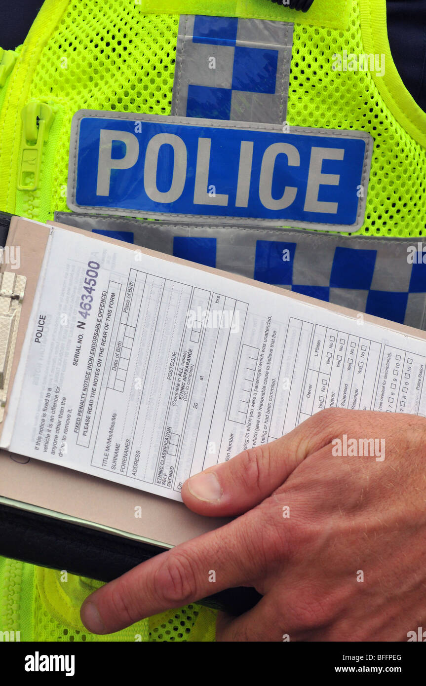 Nahaufnahme von Verkehr Polizei Strafe Ticketformular, England, UK Stockfoto