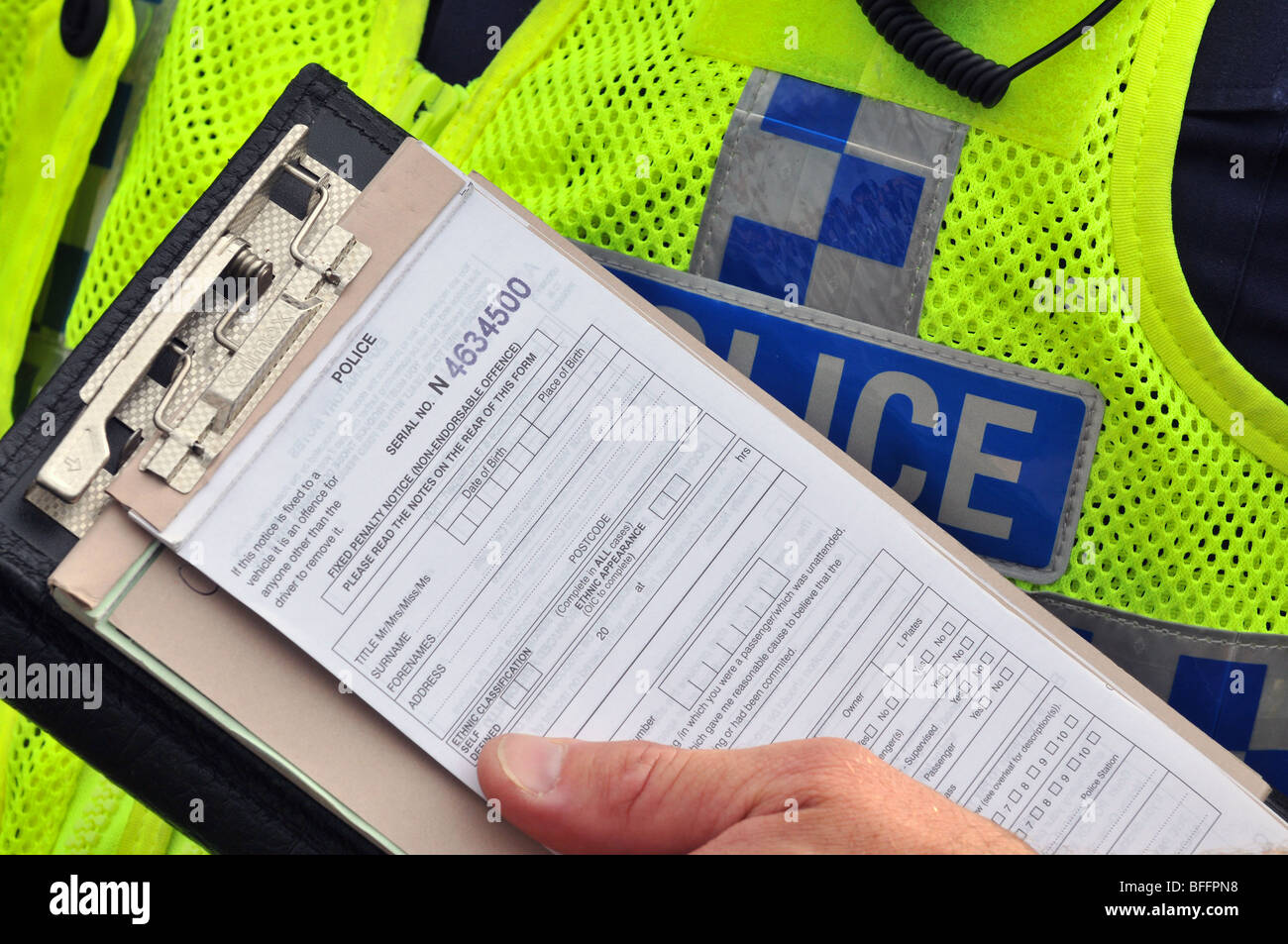 Nahaufnahme von Verkehr Polizei Strafe Ticketformular, England, UK Stockfoto