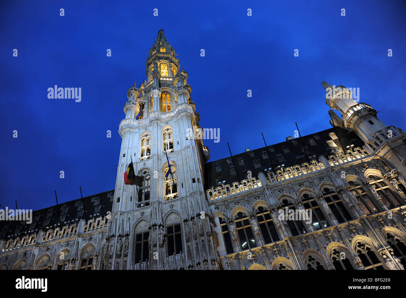 Stadhuis Hotel de Ville Rathaus in der Grote Markt bei Nacht Brüssel in Belgien Stockfoto
