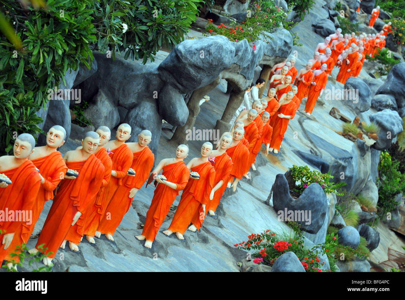 Dambulla Höhle Tempel, Statuen buddhistischer Mönch, Dambulla, Sri Lanka, buddhistische Mönche in Dambulla, Sri Lanka Stockfoto