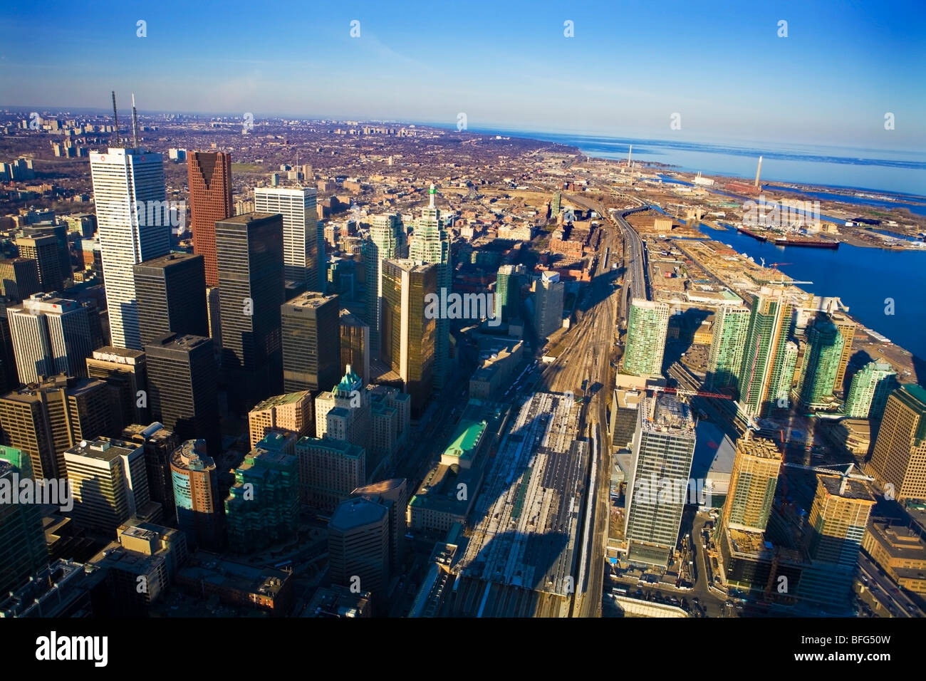 Im Stadtzentrum gelegenes Toronto vom CN Tower in Toronto, Ontario, Kanada Stockfoto