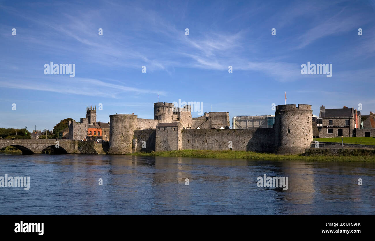 13. Jahrhundert König Hansenburg, Fluss Shannon, Limerick City, Irland Stockfoto