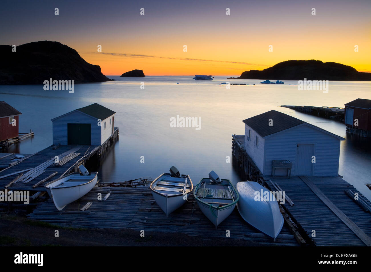 Sonnenuntergang, Boote und Schuppen, wieder Hafen, Twillingate, Neufundland & Labrador, Kanada Stockfoto