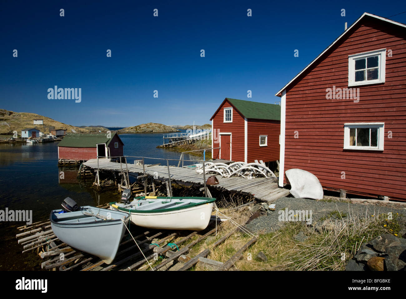 Angelboote/Fischerboote und Nebengebäude, Änderung Inseln, Neufundland & Labrador, Kanada Stockfoto