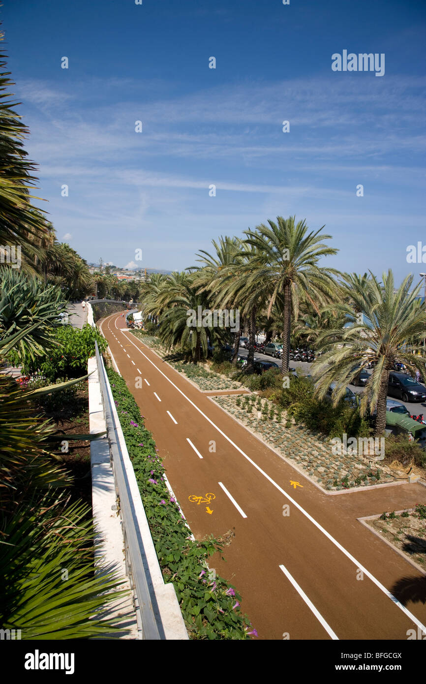 Fahrradweg direkt am Meer, San Remo, Ligurien, Italien Stockfoto