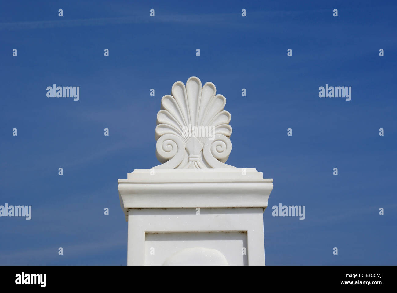 Griechische Architektur mit weißem Marmor Stockfoto