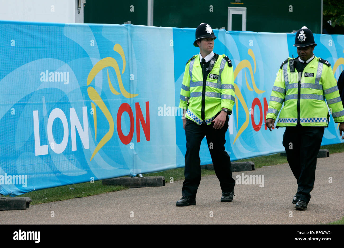 Metropolitan Police patrouillieren in Hyde Park, während der Tour de France-Etappe in 2007, London, Vereinigtes Königreich Stockfoto