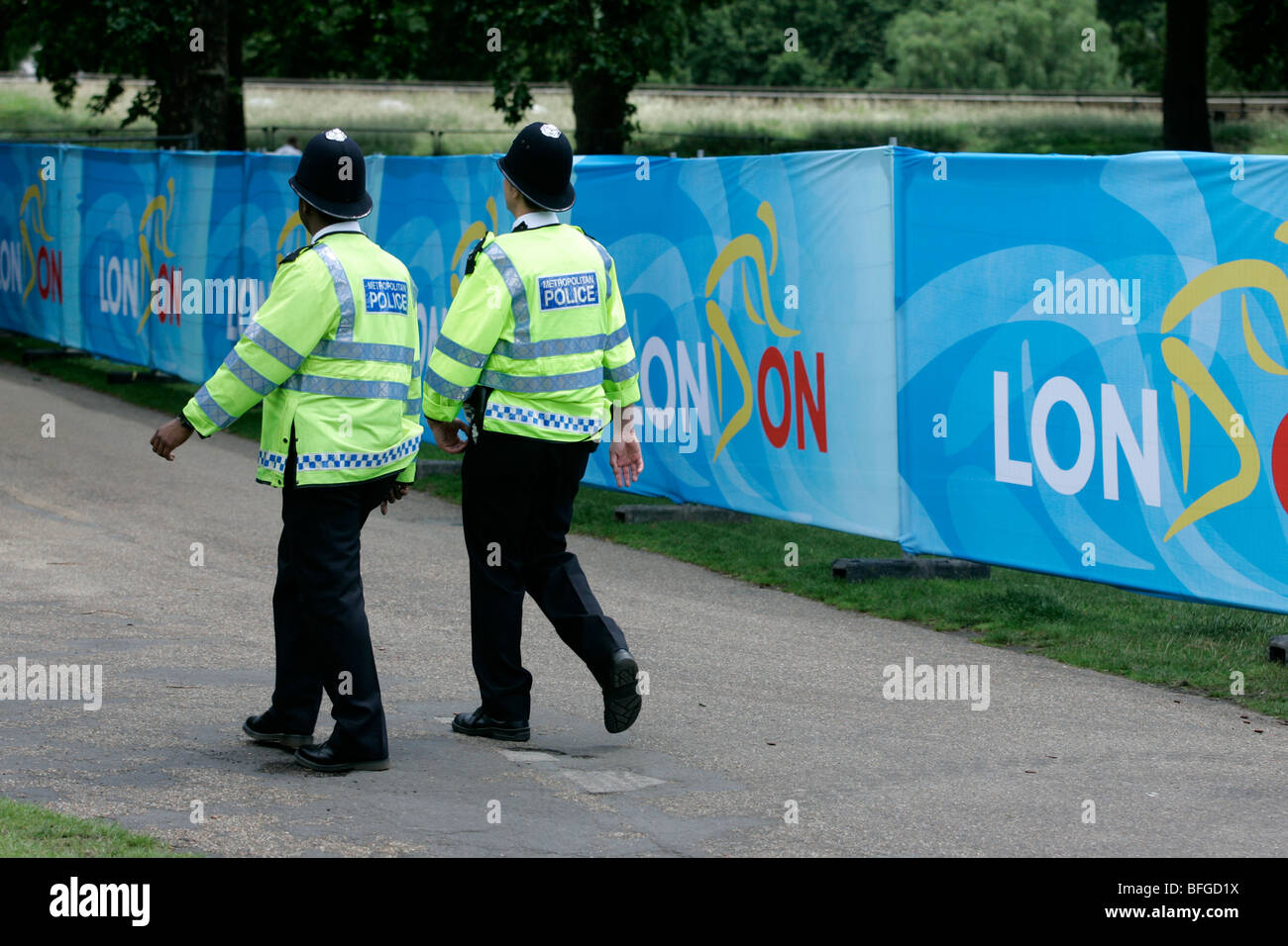 Metropolitan Police patrouillieren in Hyde Park, während der Tour de France-Etappe in 2007, London, Vereinigtes Königreich Stockfoto