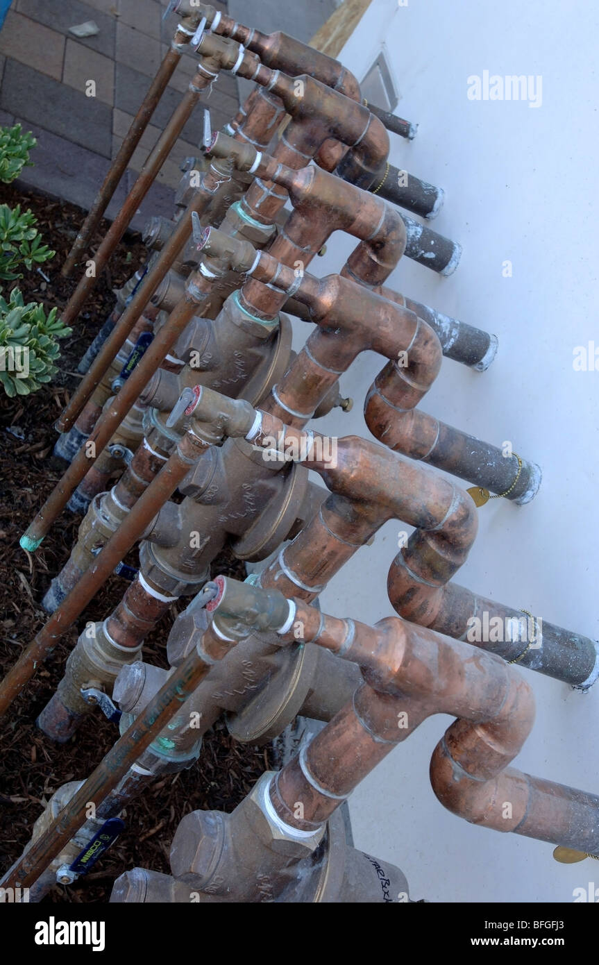 Neu installierte Kupfer Klempnerarbeit für eine kleine bis mittlere Größe Geschäftshaus. Stockfoto