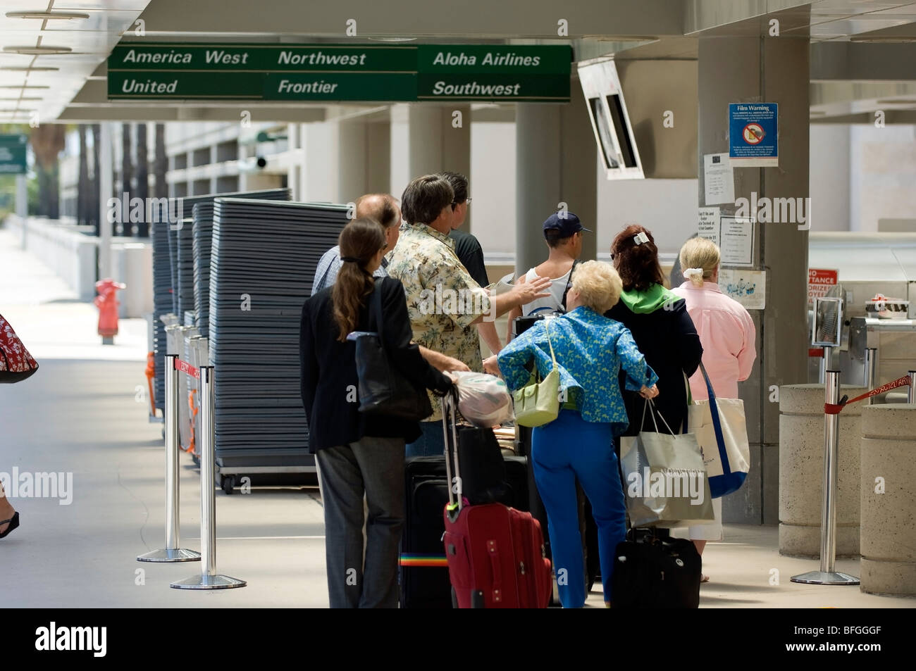 Vorfahrt Check-in am Flughafen. (John Wayne, Orange County Airport). Stockfoto