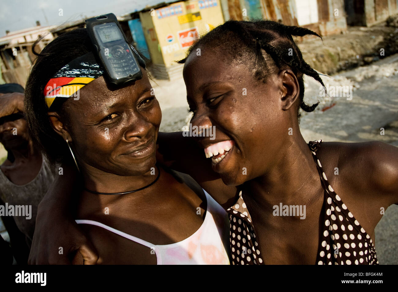 Frauen leben in einem Elendsviertel in der Nähe der La Saline, Port-au-Prince, Haiti. Stockfoto