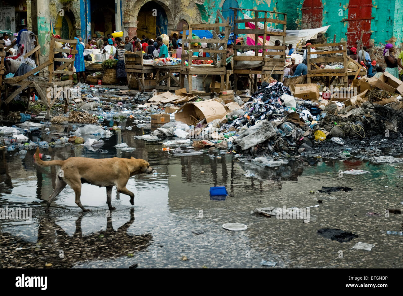 Tonnen von Müll in der La Saline Markt verfallen, Port-au-Prince, Haiti. Stockfoto