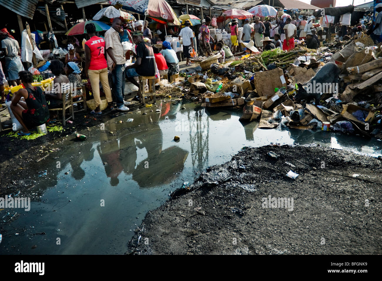 Tonnen von Müll in der La Saline Markt verfallen, Port-au-Prince, Haiti. Stockfoto