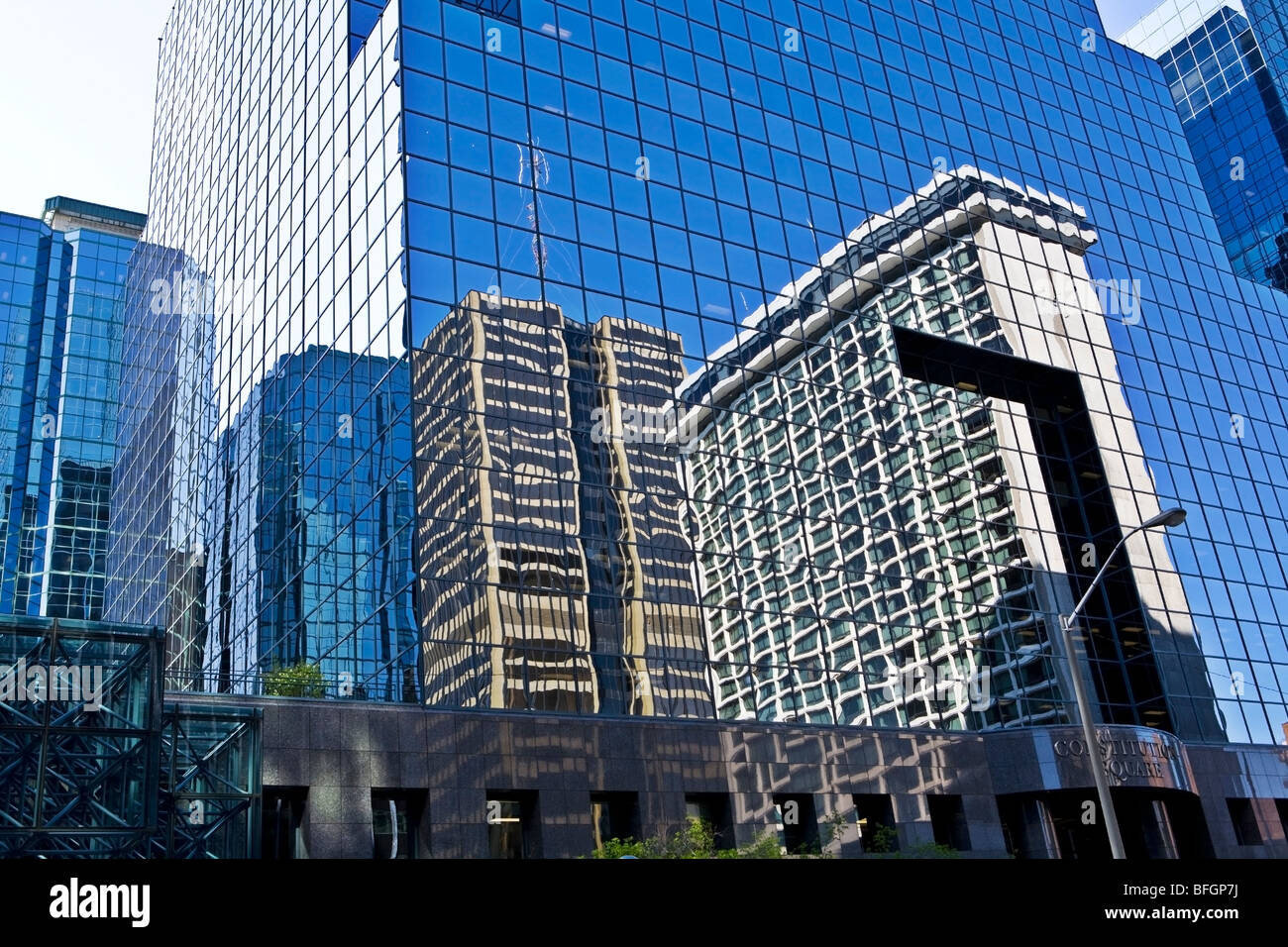 Reflexionen über Regierungsgebäude, Ottawa, Ontario, Kanada Stockfoto