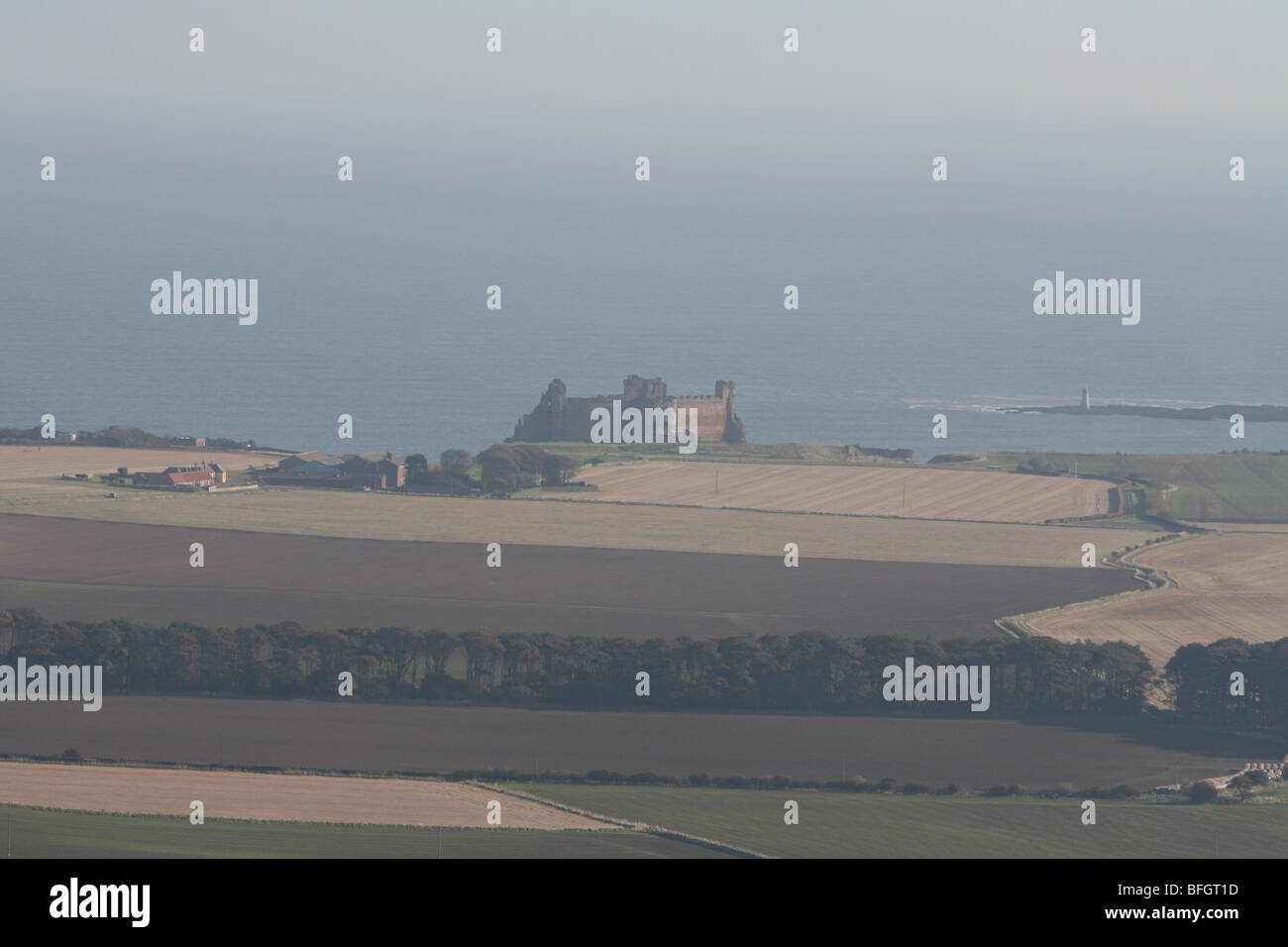 Ansicht von Tantallon Castle vom Gipfel des North Berwick Gesetz East Lothian Schottland Oktober 2009 Stockfoto