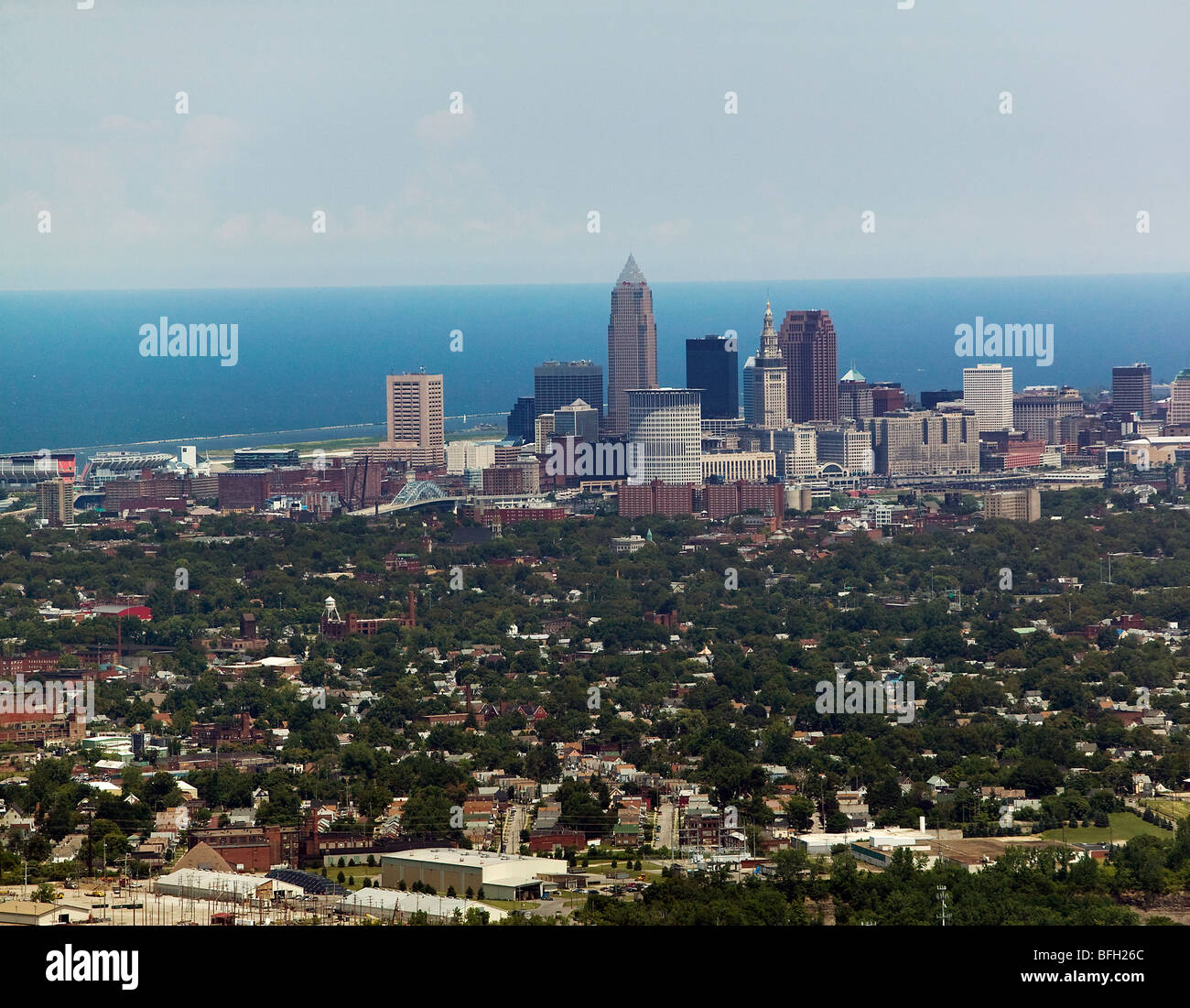 Luftaufnahme über Cleveland Ohio Skyline Lake Erie Stockfoto