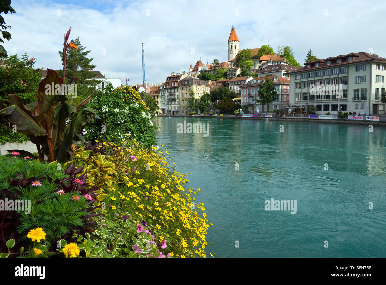 Riverside Avenue in der Stadt Thun, Schweiz Alpen-Europa Stockfoto