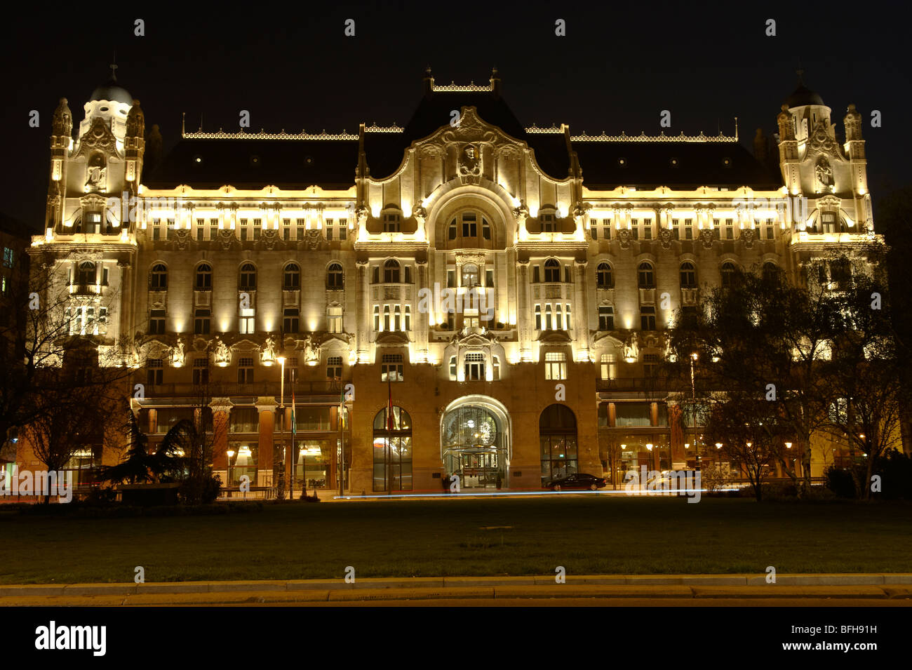 Gresham Palast; Vier Jahreszeiten; Budapest; Ungarn; Nacht Stockfoto