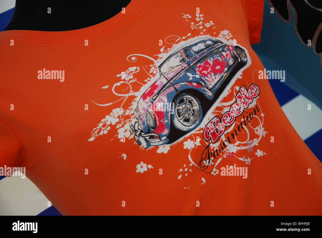 maßgeschneiderte VW Käfer auf T-shirt Stockfoto