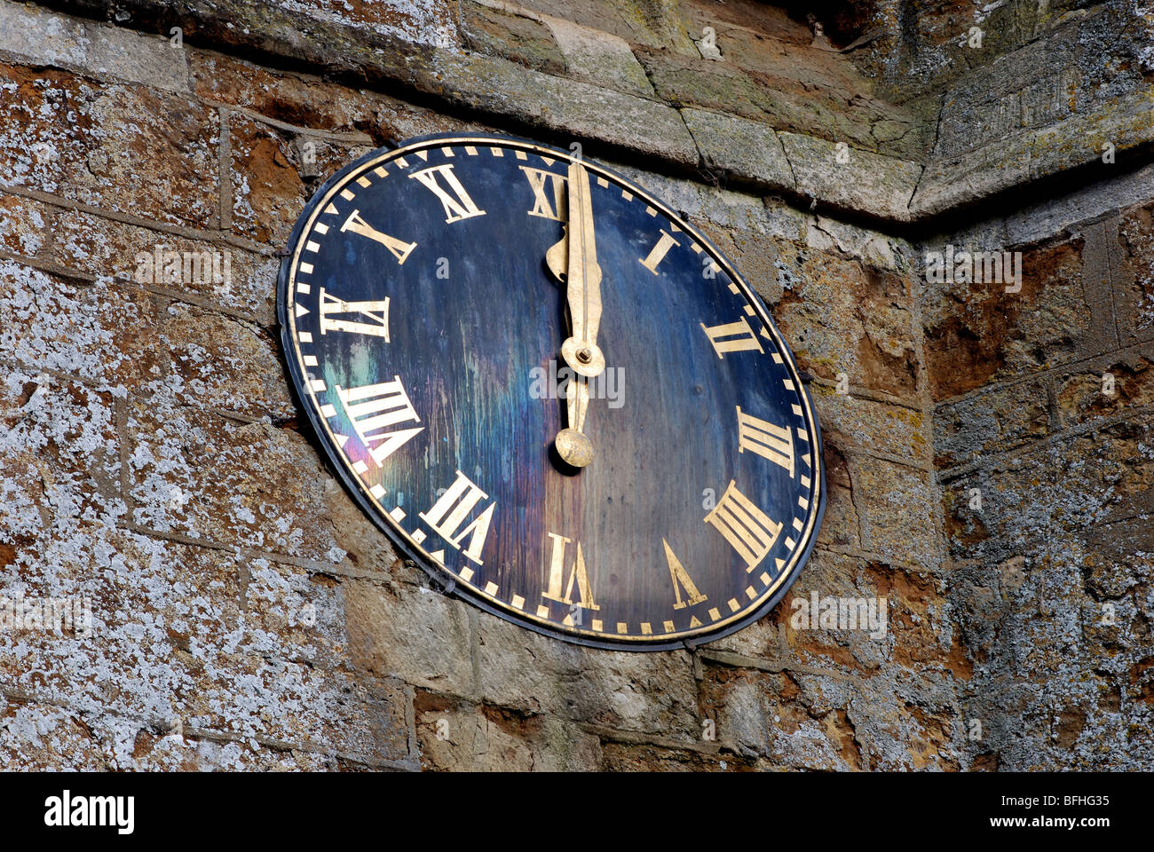 Uhr auf St. Peter Ad Vincula Kirche, South Newington, Oxfordshire, England UK Stockfoto