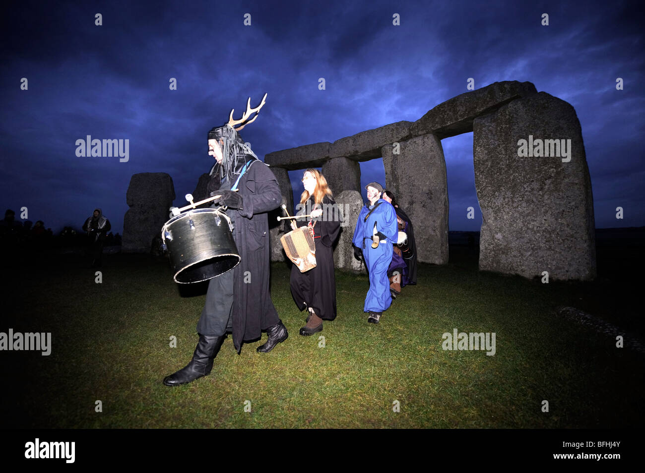 Druiden von The Dolmen Grove feiern die Frühlings-Tagundnachtgleiche in Stonehenge März 2008 Stockfoto