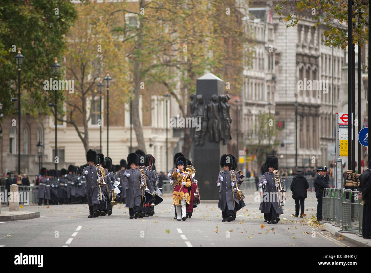 Welsh Guards Band marschiert, Whitehall in London während der Parlamentseröffnung Zeremonie Stockfoto