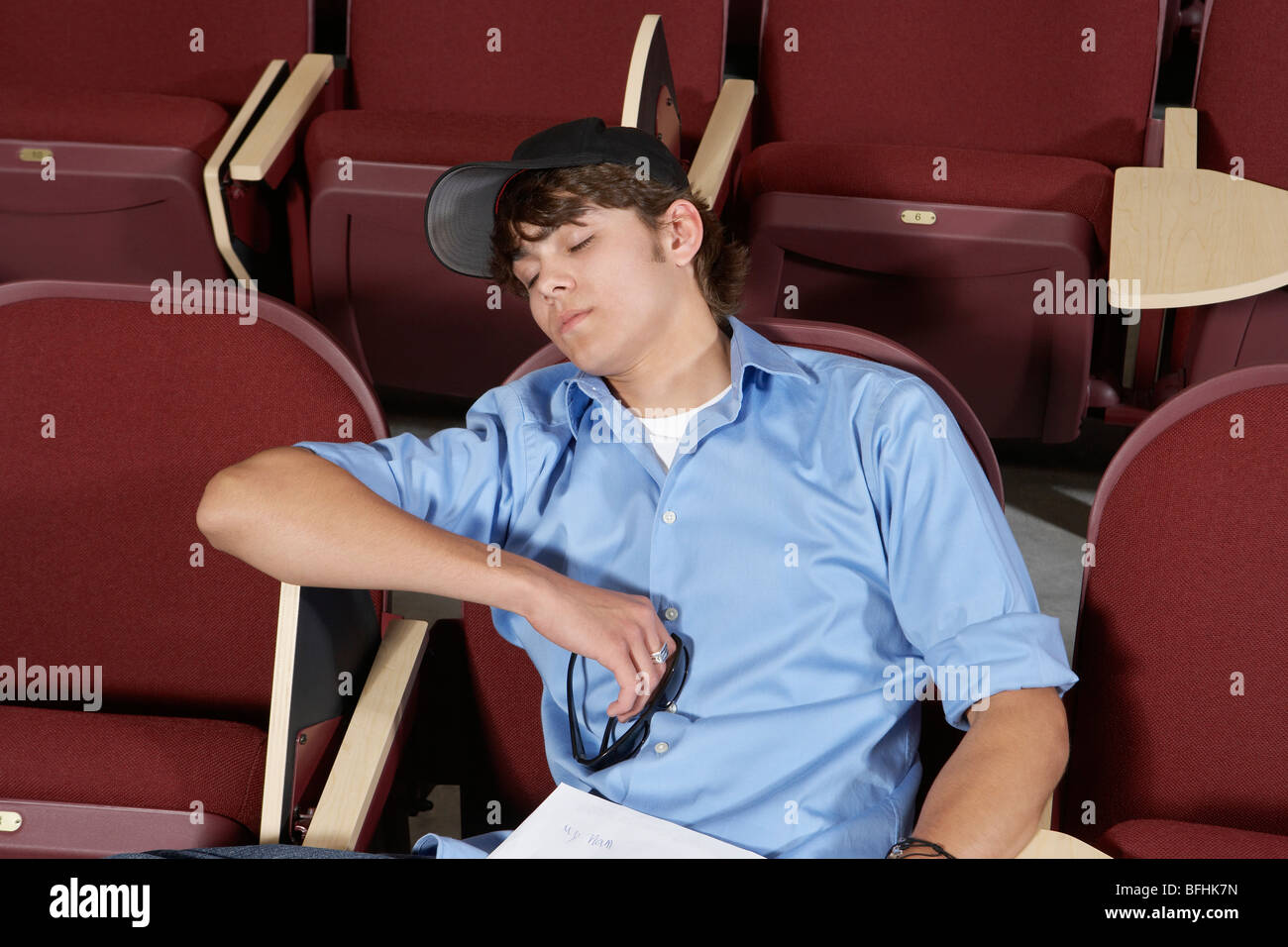 Der Student Male college student -Fotos und -Bildmaterial in hoher Auflösung – Alamy