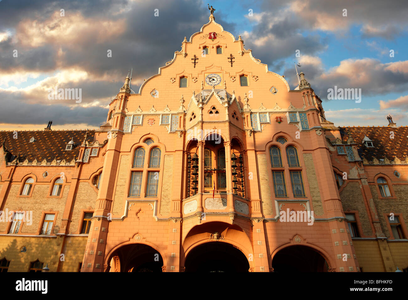 Jugendstil (Sezession) Rathaus designed by Lechner Odon mit Zolnay Fliesen, Ungarn Kecskemet Stockfoto