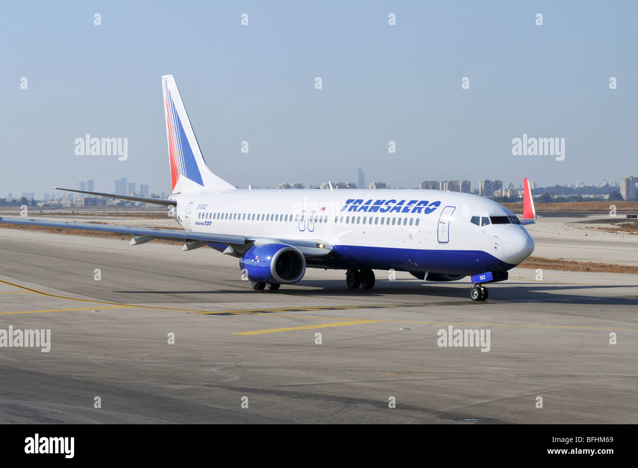 Israel, Ben-Gurion international Airport "Transaero" Boeing 737 Passagier-Jet startklar Stockfoto