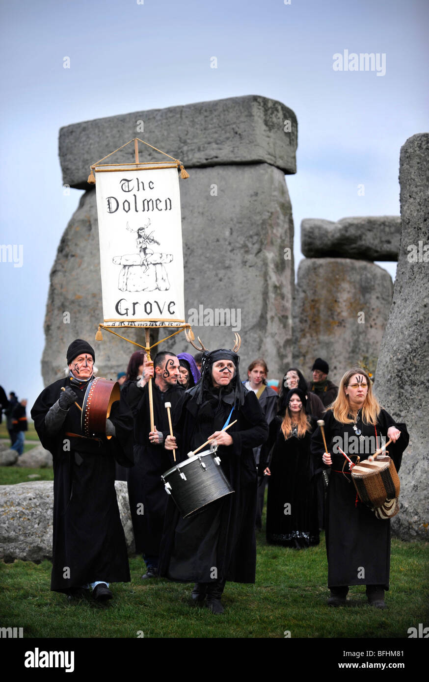 Druiden von The Dolmen Grove feiern die Frühlings-Tagundnachtgleiche in Stonehenge März 2008 Stockfoto