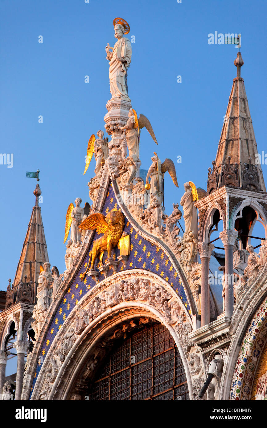 Detaillierte Architektur der Basilika San Marco in Venedig, Venetien Italien Stockfoto
