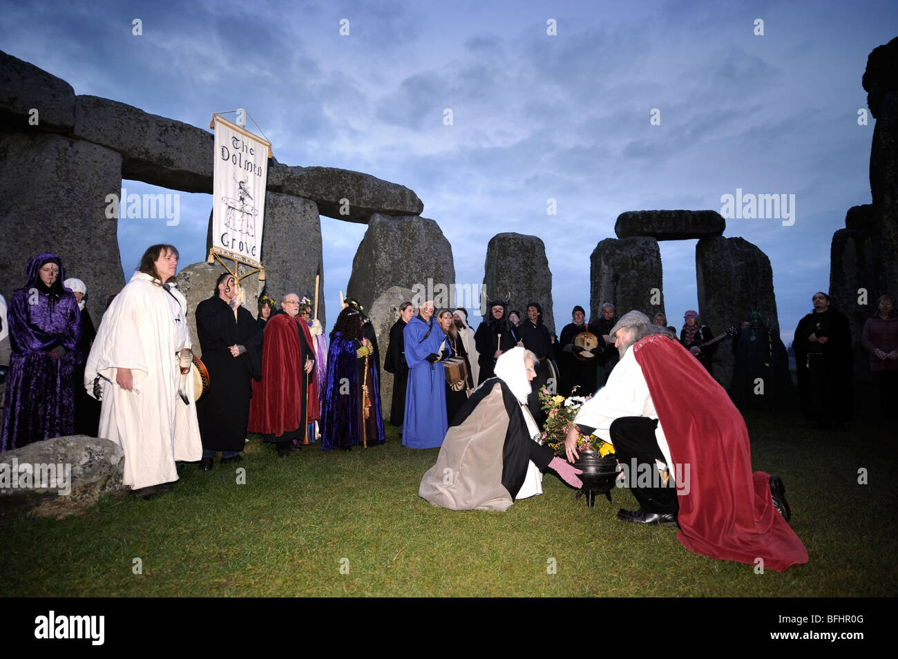 Druiden von The Dolmen Grove feiern die Frühlings-Tagundnachtgleiche in Stonehenge März 2008 Stockfoto