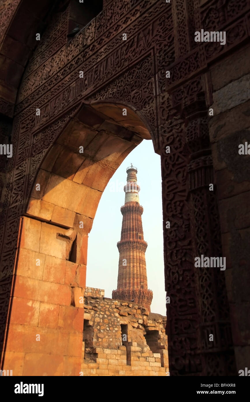 Architecure Details unter Qutab Minar-Komplex, New Delhi, Indien. Stockfoto