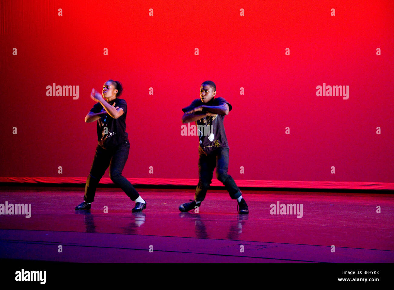 führen Sie anwesend modern jazz Ballett Hip-Hop-Student-Bühnen-Produktion-Kostüm zu choreografieren Unterhaltungsmusik Rhythmus Klasse erstellen kreative Stockfoto