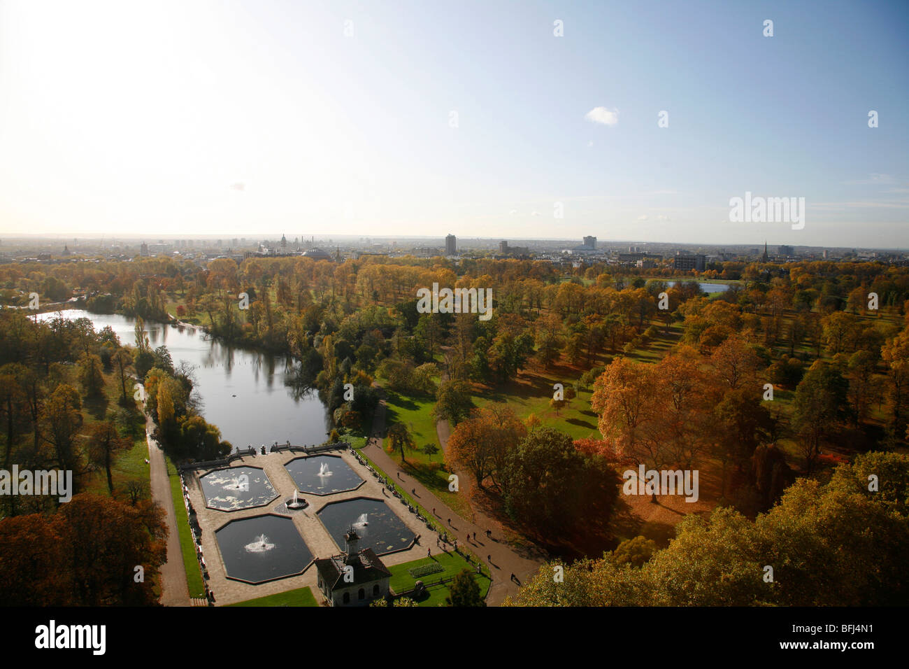 Luftaufnahme der italienischen Brunnen und der Serpentine, Kensington Gardens, London, UK Stockfoto