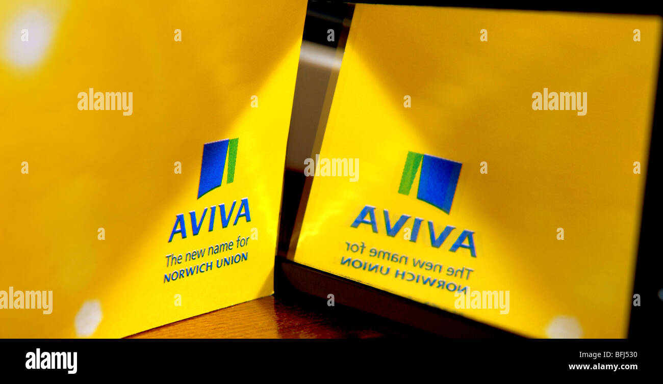 Aviva Versicherung generischen Bild des Logos in einem Spiegel, die angibt, dass es reflektiert liest gleich beide Richtungen Stockfoto