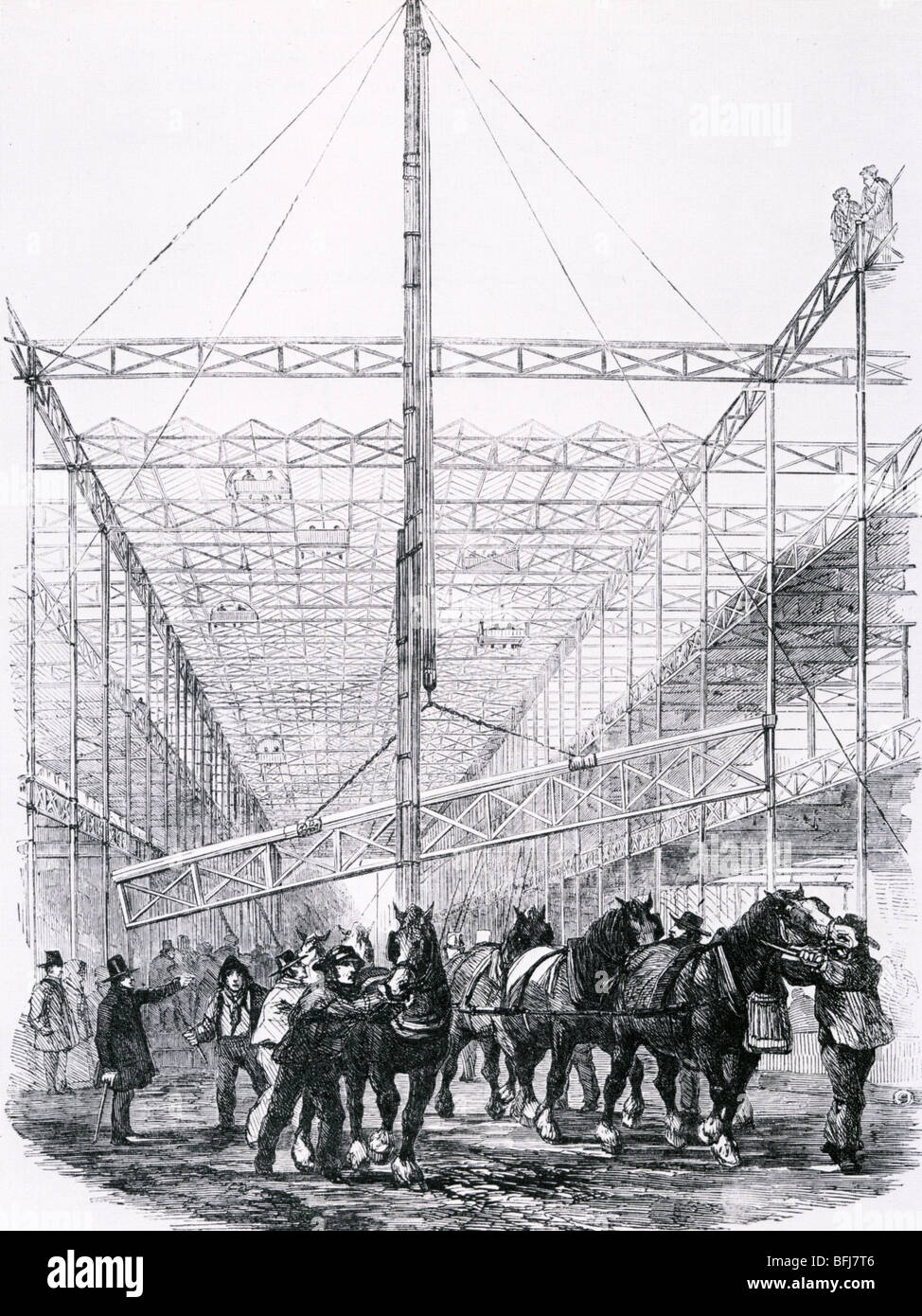 CRYSTAL PALACE im Bau im Jahre 1850 mit Pferd betrieben Hebezeug zum Auslösen der zentralen Balken Stockfoto