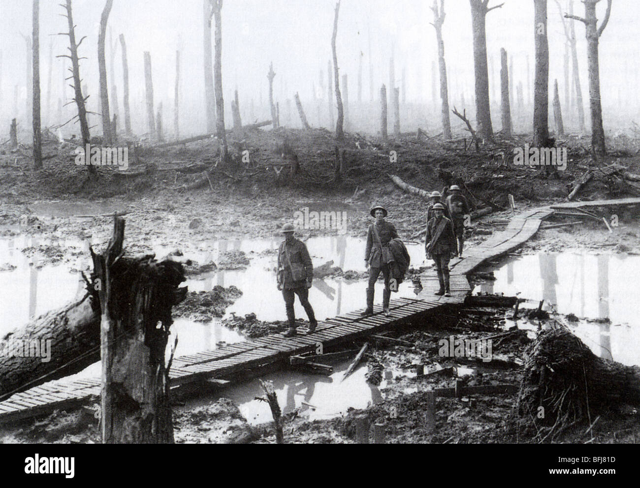 Erster Weltkrieg: Australische Soldaten in den Resten des Schlosses Holz in Ypern auffallende 1917 - siehe Beschreibung unten Stockfoto