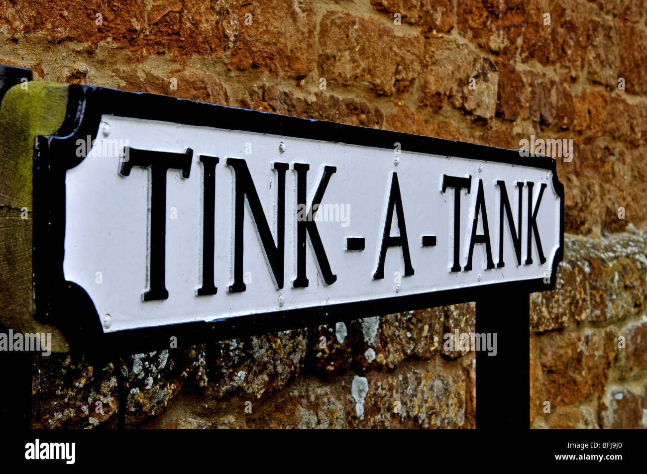 Tink Tank Straße Zeichen, South Newington Dorf, Oxfordshire, England, UK Stockfoto