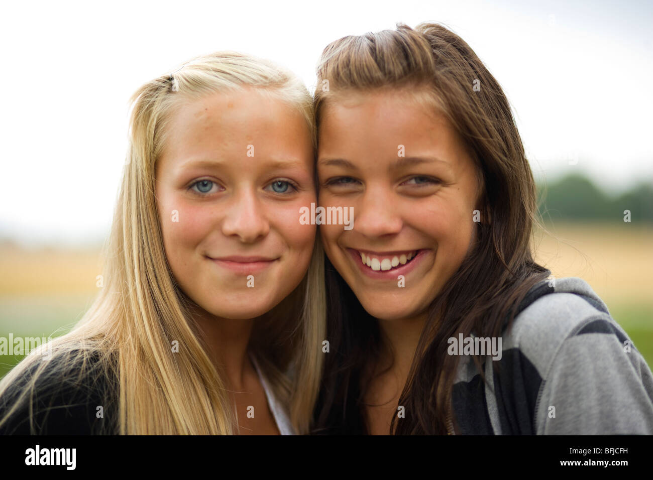 Zwei Freunde, Schweden Stockfotografie Alamy