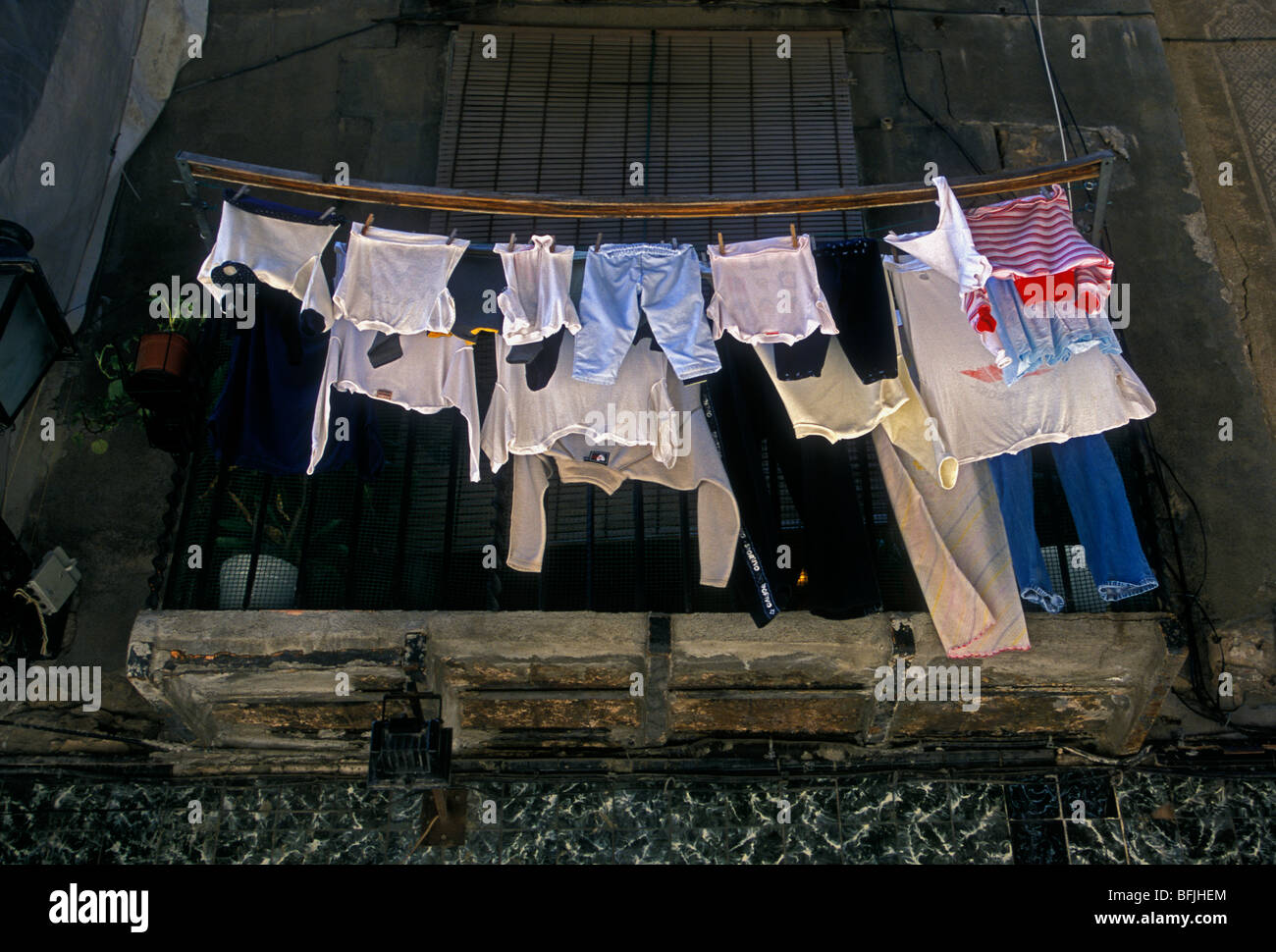 Das Trocknen von Wäsche, Trocknen, trocknen Kleidung, Balkon, Ribera, Bezirk, Stadt Barcelona, Provinz Barcelona, Spanien, Europa Stockfoto