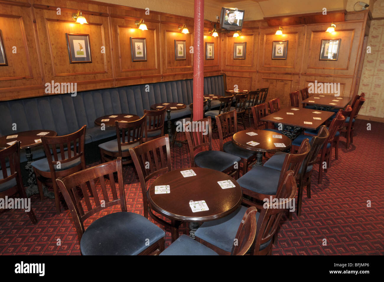 Eine Salon-Bar in einem traditionellen britischen Pub. Stockfoto