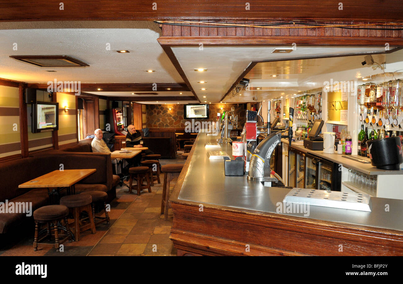 Eine Innenaufnahme eines Balkens in einem Pub in Schottland. Stockfoto