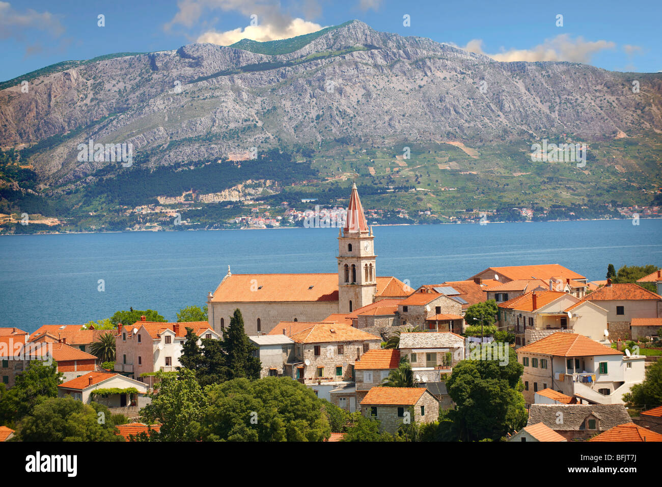 Die dalmatische Küste von Splitska auf der Insel Brač, Kroatien Stockfoto
