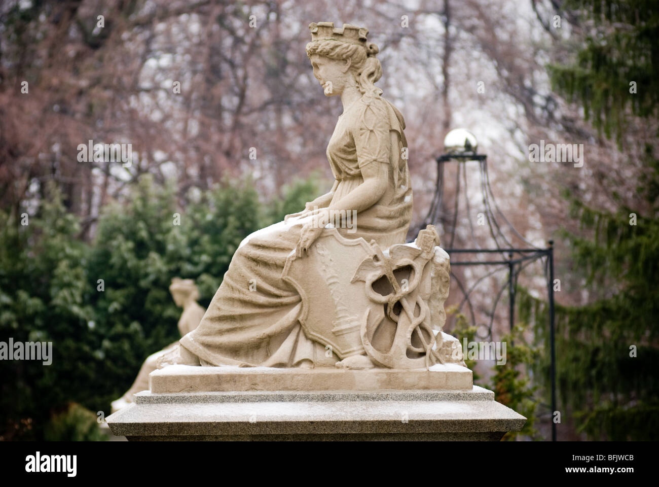 Skulptur in Baltimore Lady Baltimore aus der alten St. Paul Street bridge Stockfoto