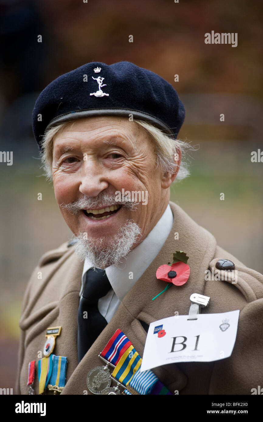 Ex-königliche Marine Soldat trägt eine blaue Mütze an der Remembrance Day Parade London, UK Stockfoto