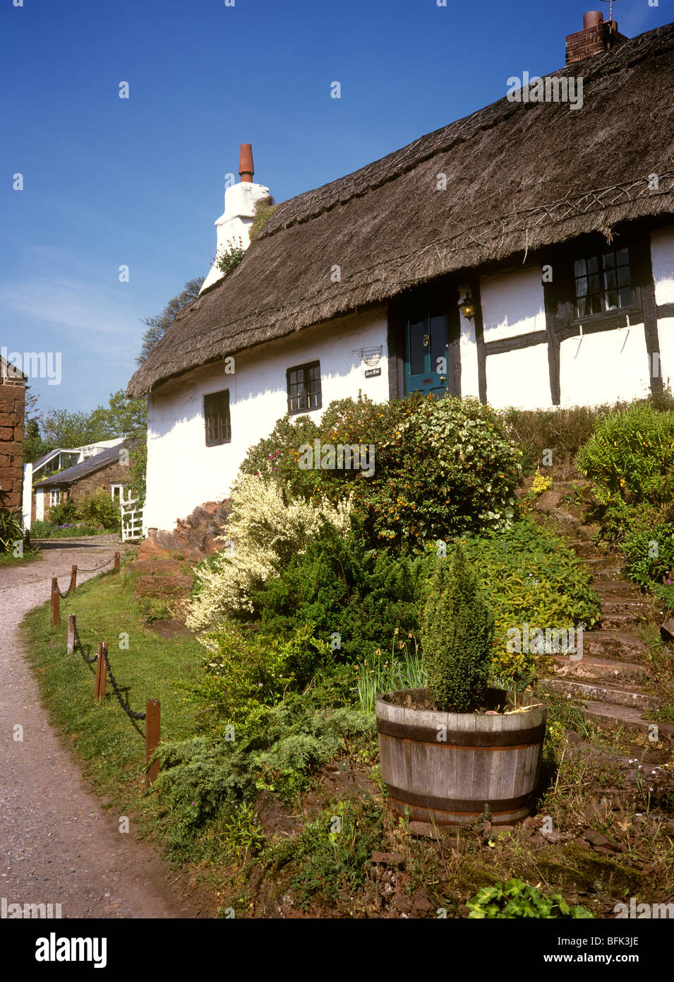 Großbritannien, England, Wirral, Burton, Scheune Ende strohgedeckten Hütte Stockfoto