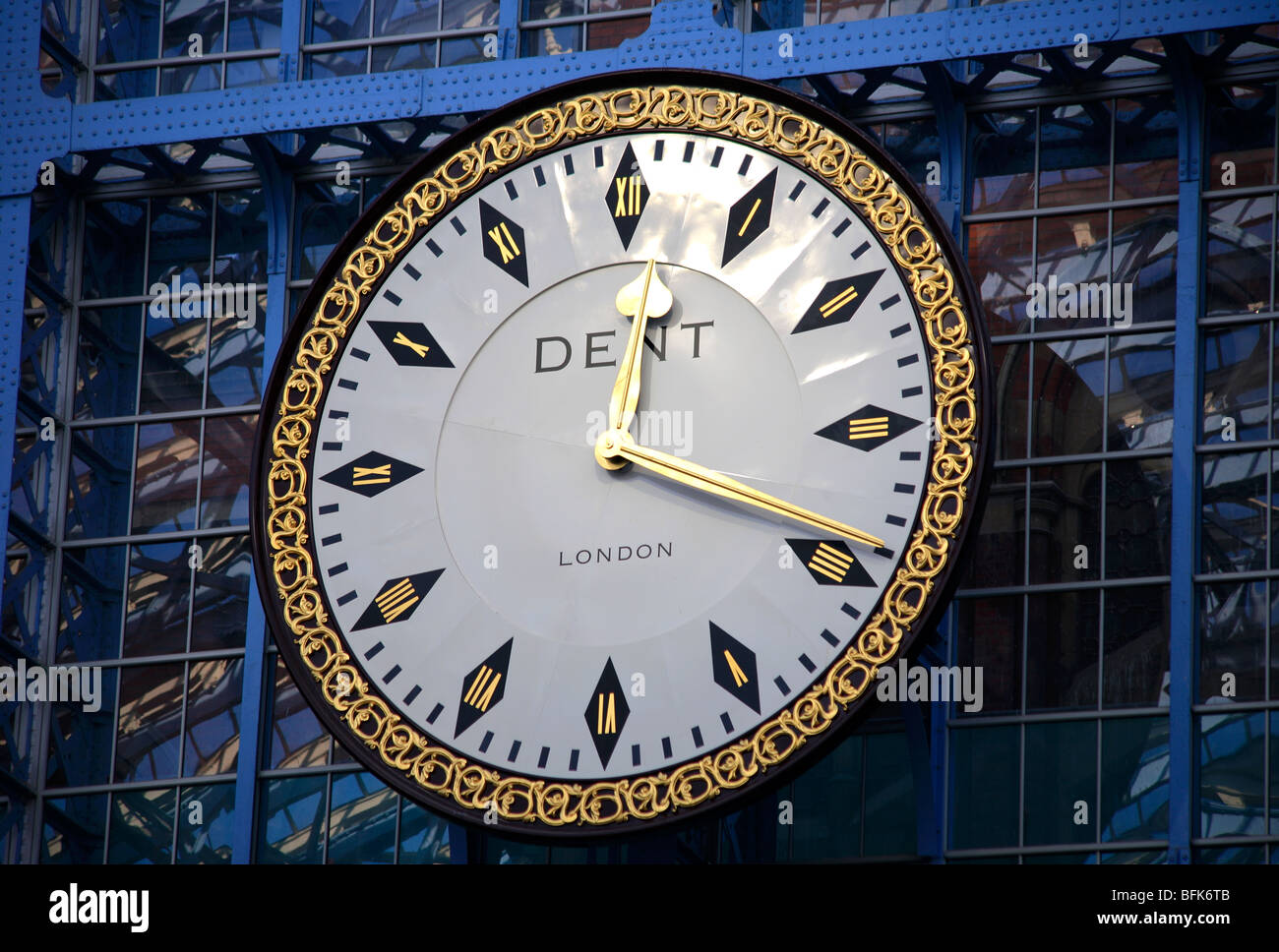 Uhr am Bahnhof St Pancras Station Bahnhof London City England UK Stockfoto